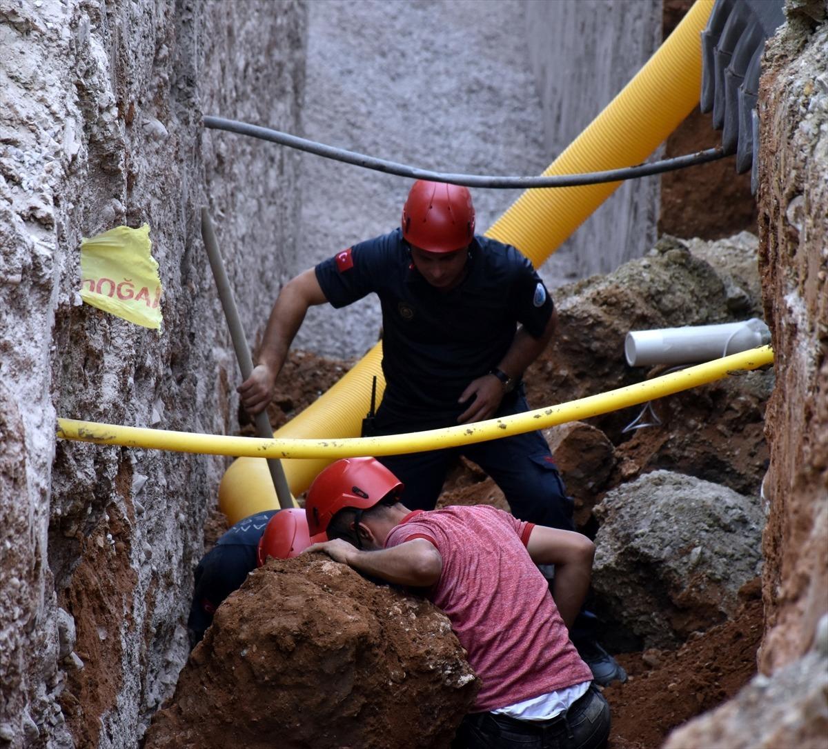 Kırıkkale'de g&ouml;&ccedil;&uuml;k altında kalan iş&ccedil;i kurtarıldı