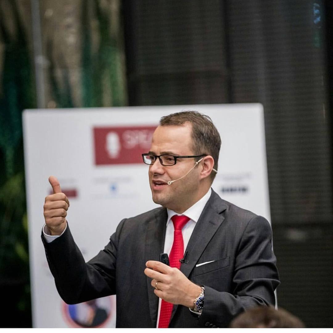 Prof. Dr. &Ouml;zg&uuml;r Demirtaş kimdir? Twitter hesabı nedir? İşte &Ouml;zg&uuml;r Demirtaş'ın kariyer hayatı...