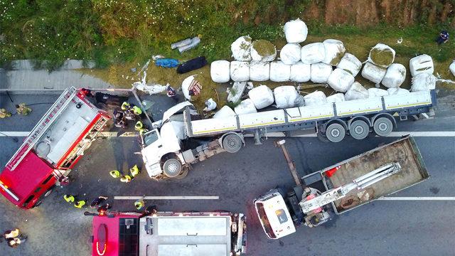 Kuzey Marmara Otoyolu'nda feci kaza! TIR devrildi: 2 ölü