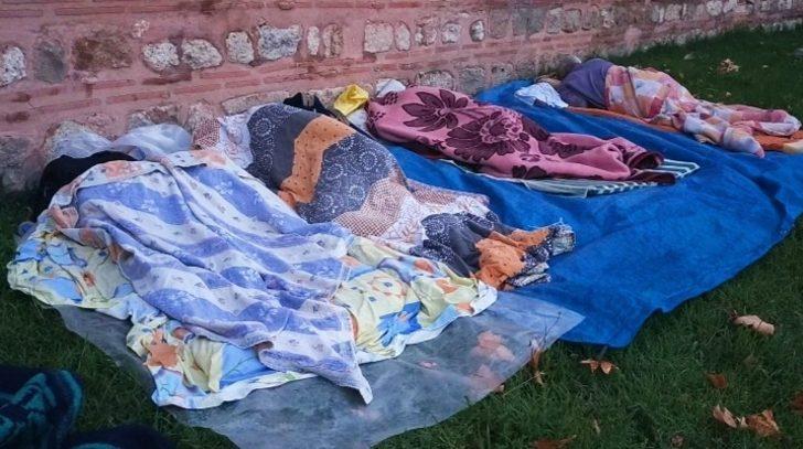 Yer: Edirne! Otellerde yer bulamayınca meydanlarda çadırlarda uyudular G2