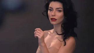 Merve Boluğur sarı mayosuyla pozunu paylaştı! 