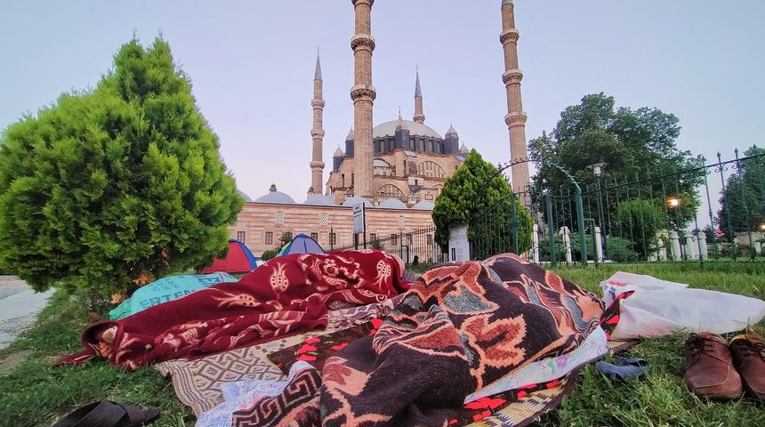  Tarihi Kırkpınar Yağlı Güreşleri’ni izlemek isteyenler Edirne’ye akın etti