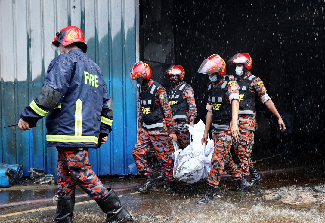 Son Dakika: Bangladeş'te fabrika yangını! Onlarca &ouml;l&uuml; var