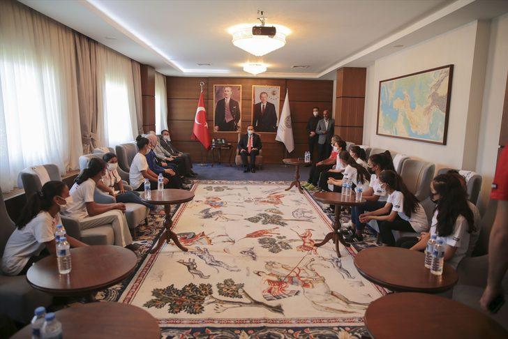 Türkiye'nin konuştuğu genç hentbolcu Merve Akpınar ve arkadaşları spor salonuna kavuşacak G2