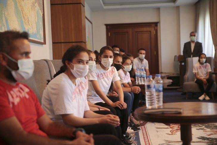 Türkiye'nin konuştuğu genç hentbolcu Merve Akpınar ve arkadaşları spor salonuna kavuşacak G3