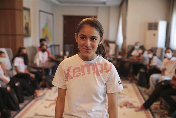 Türkiye'nin konuştuğu genç hentbolcu Merve Akpınar ve arkadaşları spor salonuna kavuşacak G4