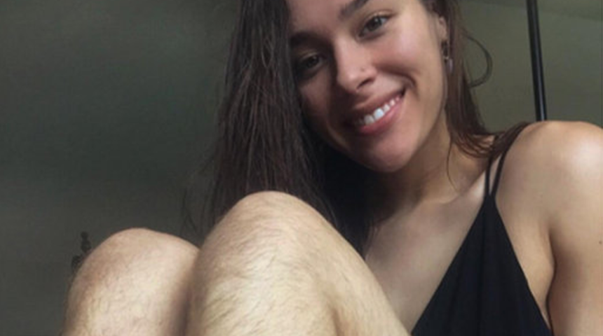 Vücut kıllarını almayı bırakan Youtuber Morgan Mikenas, beden olumlamasıyla kalıpları yıktı