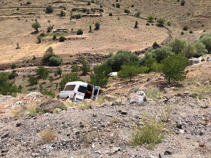 Malatya'da yolcu minibüsü devrildi: 15 yaralı G1