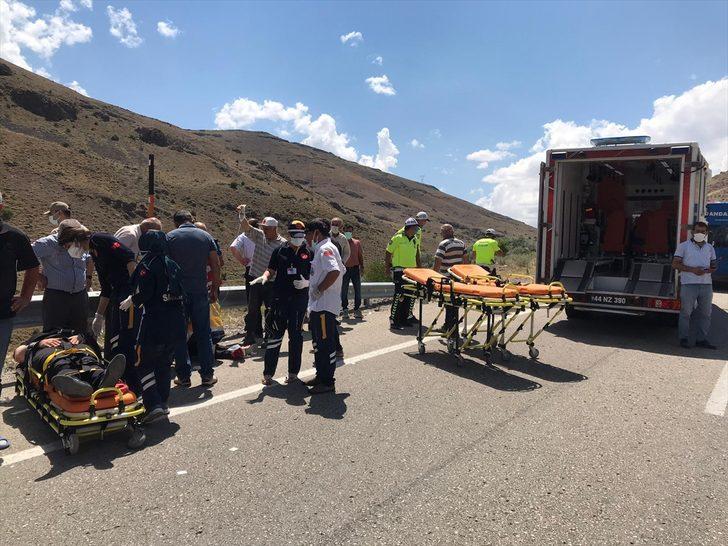 Malatya'da yolcu minibüsü devrildi: 15 yaralı G3