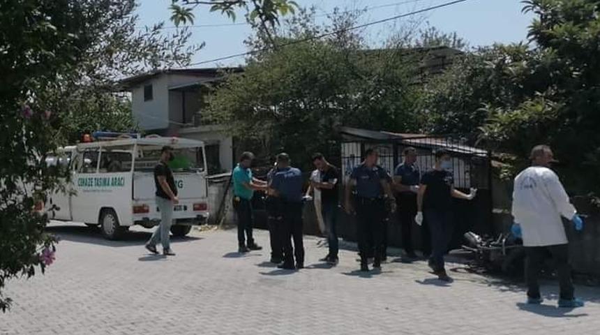 Boşanma aşamasındaki eşini ve kayınpederini öldürüp kaçtı