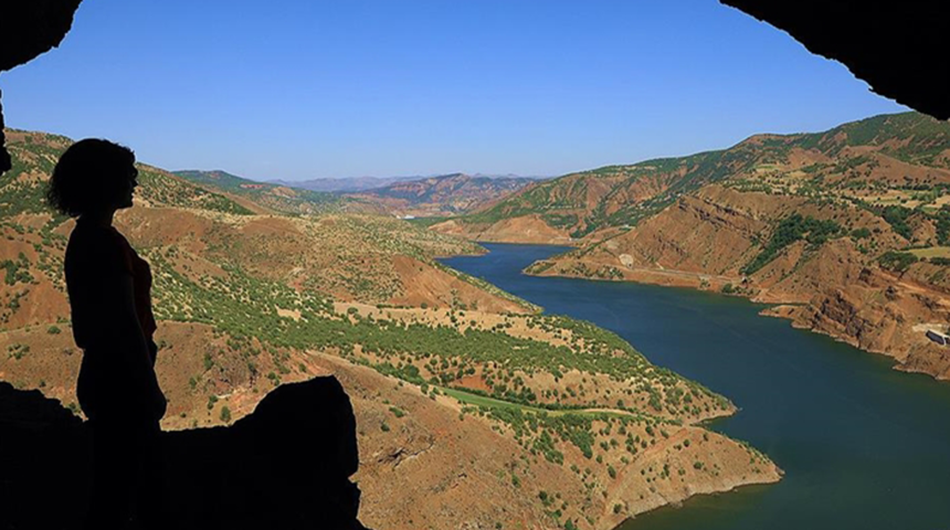 Bingöl’ün Zağ Mağaraları, izole adresin yeni adresi oldu! 5 katlı 26 odalı mağara manzarasıyla büyüledi