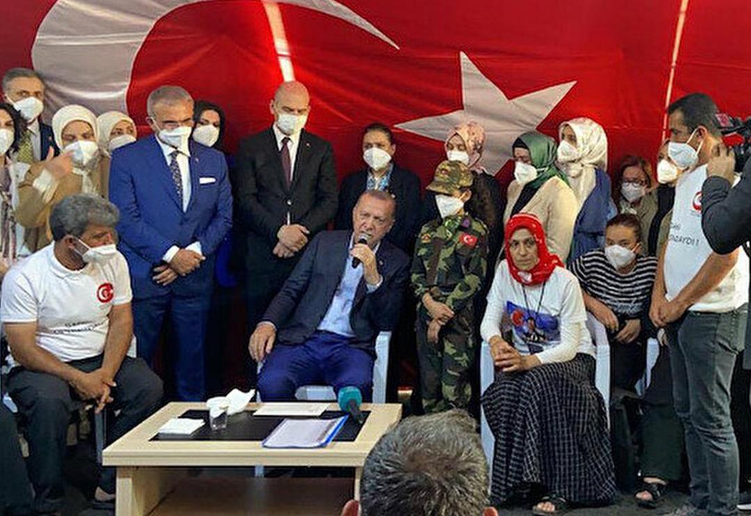 Son Dakika: Cumhurbaşkanı Erdoğan Diyarbakır Anneleri'ni ziyaret etti