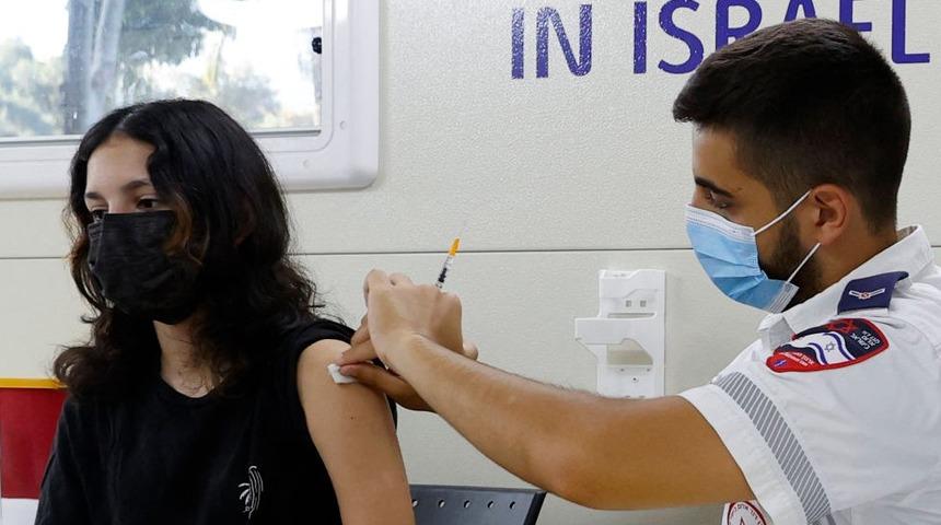 Pfizer-Biontech 3. doz takviye aşısı i&ccedil;in izin başvurusu yapacaklarını a&ccedil;ıkladı, ABD'li ve Avrupalı denetleme kurumları 'Şu anda &uuml;&ccedil;&uuml;nc&uuml; doz aşıya gerek yok' dedi