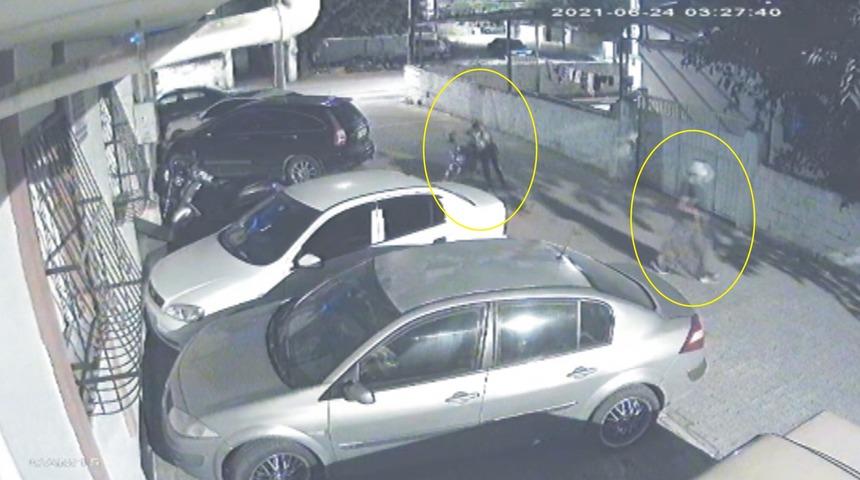 Etek giyip başına eşarp bağladı ama kaçamadı