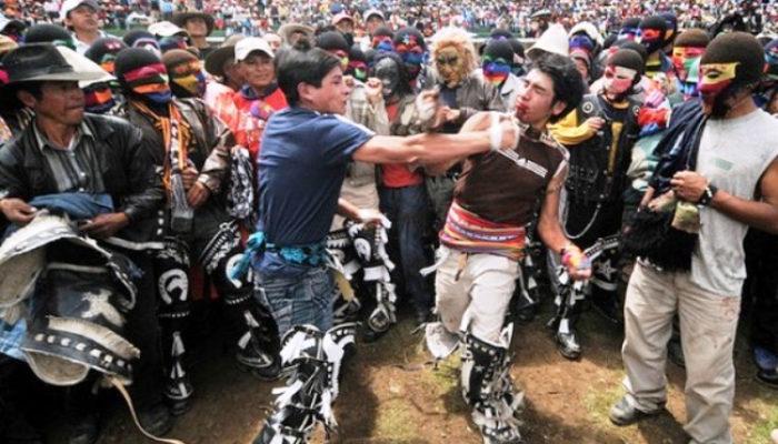 Böyle festival görülmedi! Katılımcıların birbirini dövdüğü en ilginç seremoni: Takanakuy Dövüş Festivali