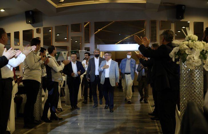 Gelecek Partisi Genel Başkanı Davutoğlu, Erzurum'da ziyaretlerde bulundu: G1