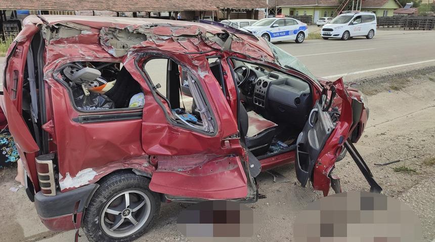 Amasya'da TIR ile hafif ticari araç çarpıştı: 2 ölü, 3 yaralı