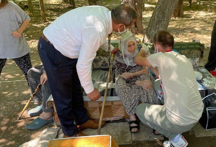 Elazığ'da 101 yaşındaki Nezaket nineye talebi üzerine ikinci doz Kovid-19 aşısı yapıldı G2