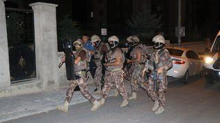 Kayseri'de kız arkadaşı ile kendisini eve kilitleyen kişi özel harekat polislerince gözaltına alındı