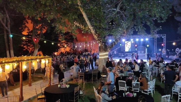 Yürekler ağza geldi! Düğünde atılan havai fişek sazlık alanı yaktı G4