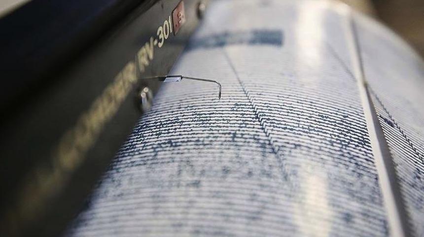 Endonezya'da 6.2 büyüklüğünde deprem