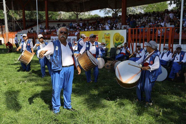 Dededen müzisyen Alaattin Zurnacı Kırkpınar çayırında 53 yıldır pehlivanları coşturuyor G1