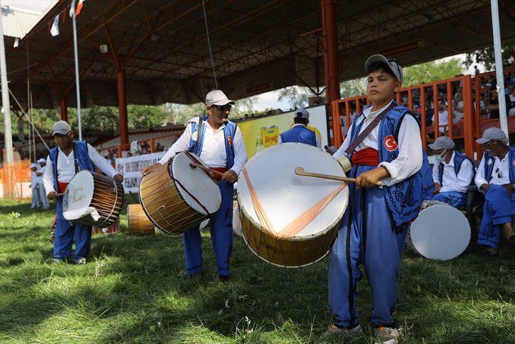 Dededen müzisyen Alaattin Zurnacı Kırkpınar çayırında 53 yıldır pehlivanları coşturuyor G2