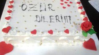 'Özür dilerim' yazılı pastayla yargılanmaktan kurtuldu