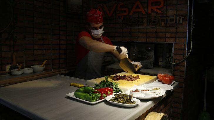 Lahmacun değil kazmacun! Ardahan’dan getirilen kazlarla yapılıyor G1