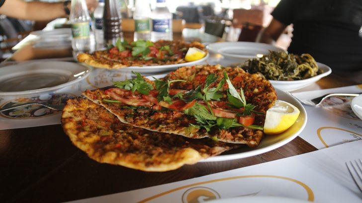 Lahmacun değil kazmacun! Ardahan’dan getirilen kazlarla yapılıyor G3
