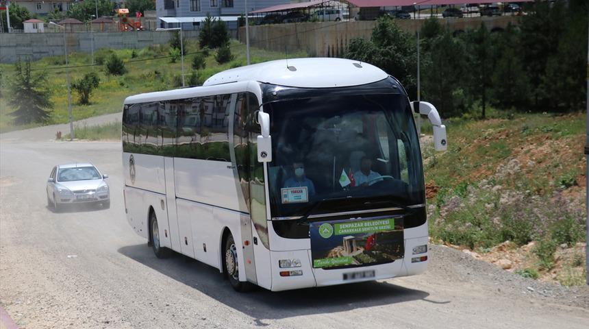 Otobüs şoförü bulamayan belediye başkanı direksiyon başına geçti