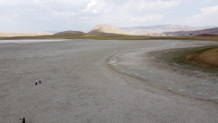 Van'da Akgöl'den sonra Saray Tuz Gölü de kurudu G4