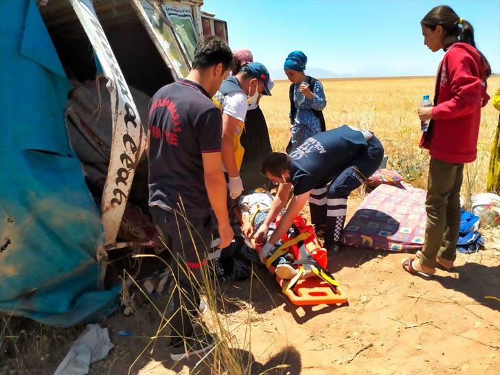 Malatya'da mevsimlik işçileri taşıyan kamyonet devrildi: 7 yaralı G3