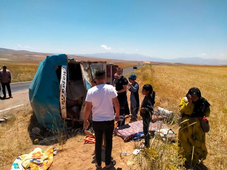Malatya'da mevsimlik işçileri taşıyan kamyonet devrildi: 7 yaralı G4