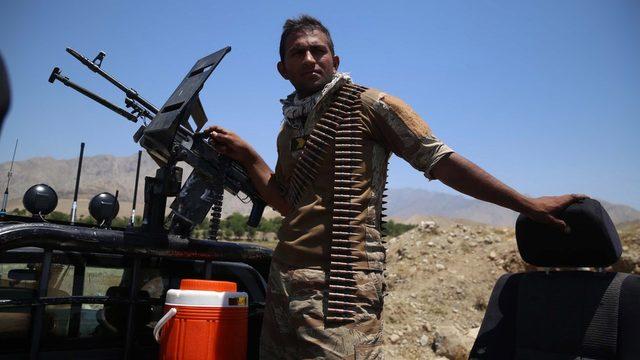 Afgan ordusuna bağlı asker