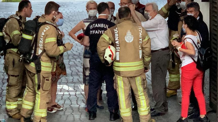 Üsküdar'da hastanede yangın paniği