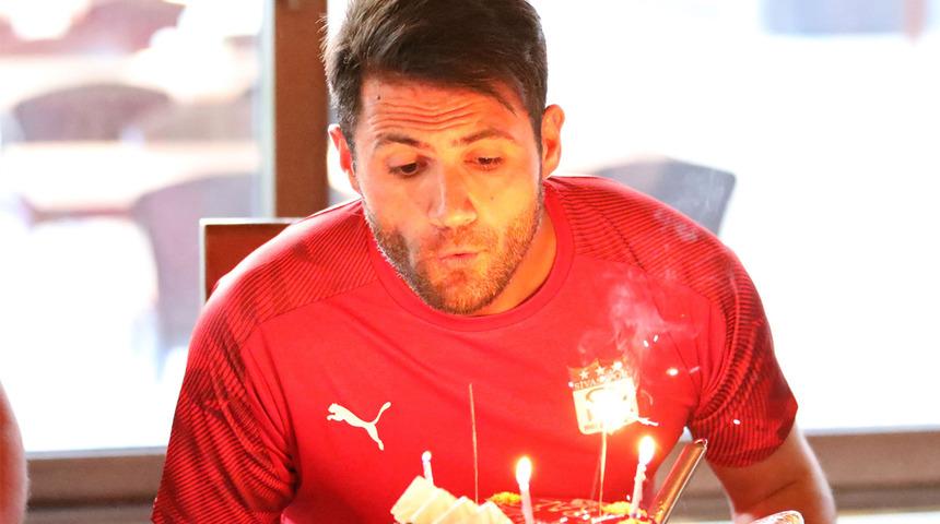 Sivasspor’da kaleci Ali Şaşal’a sürpriz doğum günü