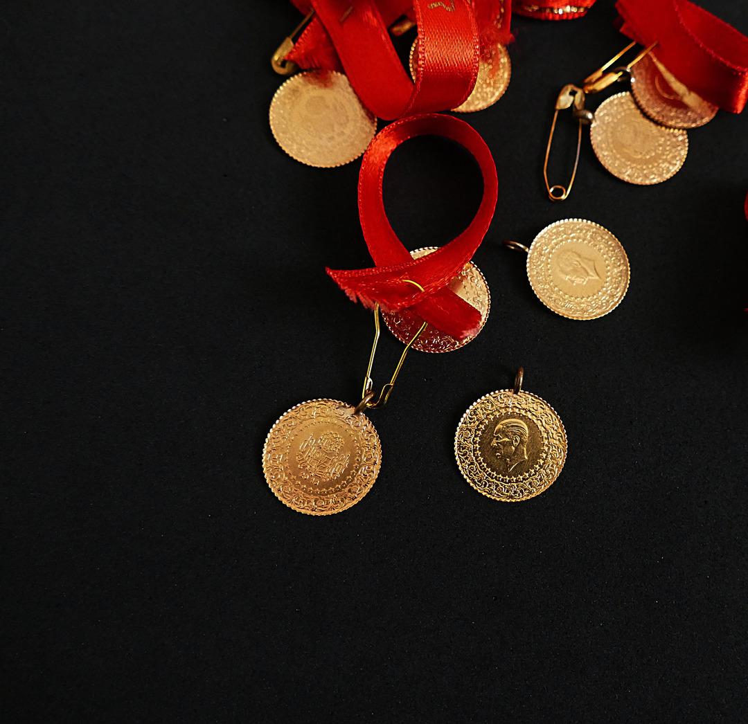 Altın fiyatlarında d&uuml;ş&uuml;ş! Bug&uuml;n (12 Temmuz) Altın fiyatları ne kadar oldu? Gram altın ne kadar? &Ccedil;eyrek altın ne kadar?