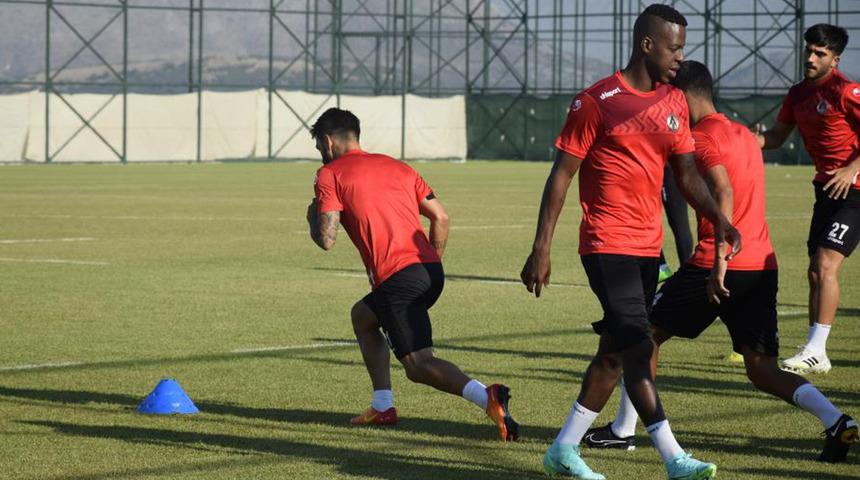  Alanyaspor 1300 rakımda dayanıklılık ve taktik çalıştı