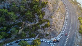 Antalya'da 1 kilometrelik 'piknik' kuyruğu! Saatlerce içeri girmeyi beklediler