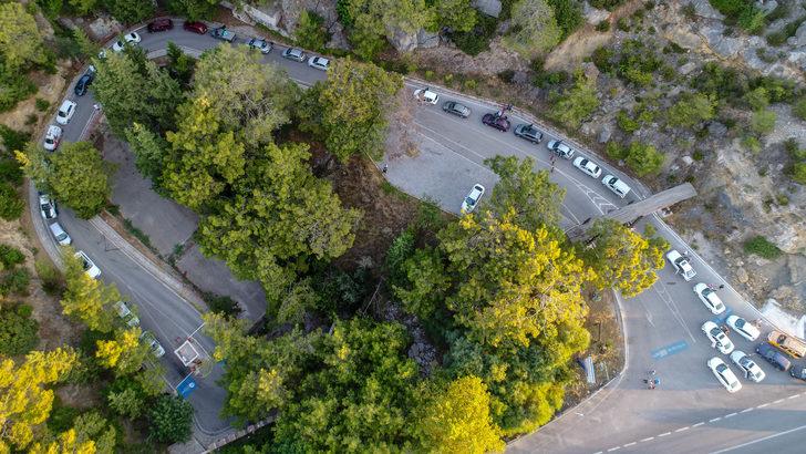 Antalya'da 1 kilometrelik 'piknik' kuyruğu! Saatlerce içeri girmeyi beklediler G3