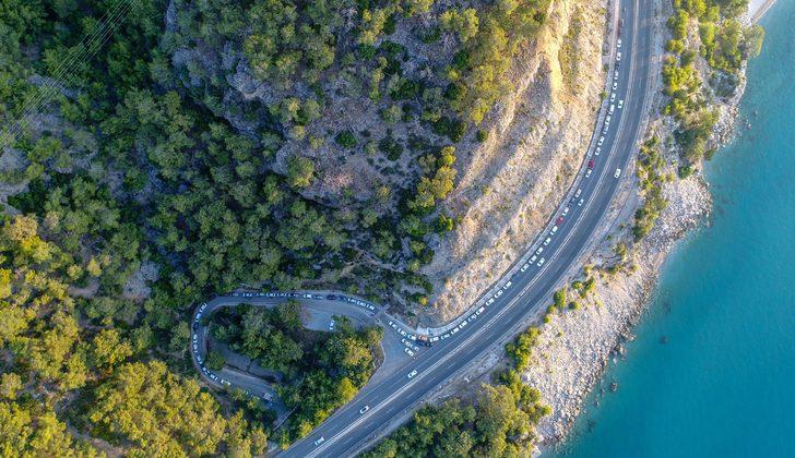Antalya'da 1 kilometrelik 'piknik' kuyruğu! Saatlerce içeri girmeyi beklediler G2
