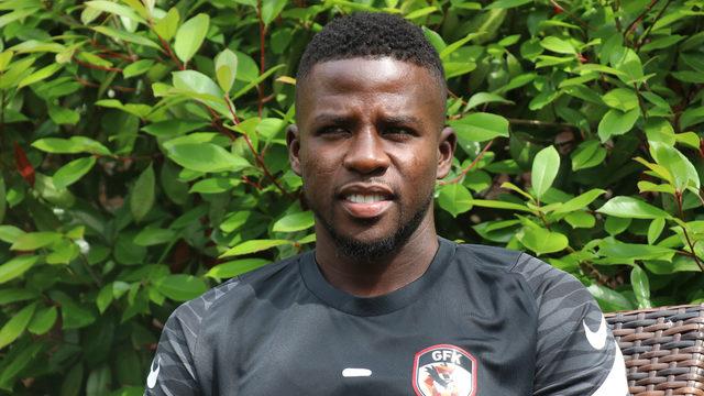 Papy Djilobodji: Santrfor bile oynarım