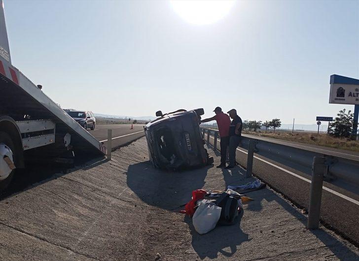 Aksaray'da kamyonet ile hafif ticari araç devrildi: 6 yaralı G1