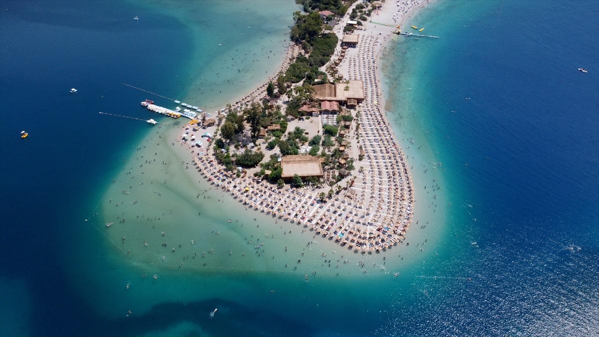 Muğla'nın turistik il&ccedil;elerindeki sahillerde sıcak hava nedeniyle yoğunluk yaşandı