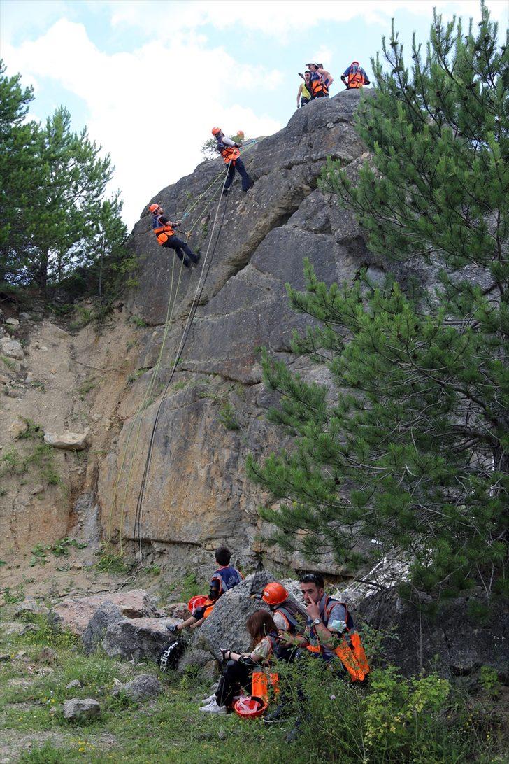 Bolu'da AFAD gönüllüleri dağcılık ile hafif arama ve kurtarma eğitimi aldı G1