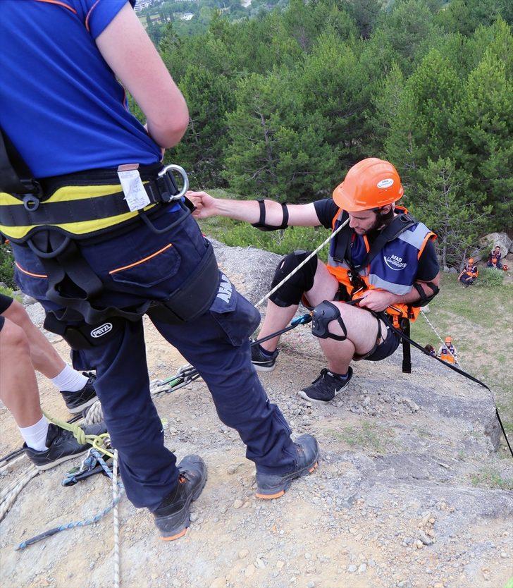 Bolu'da AFAD gönüllüleri dağcılık ile hafif arama ve kurtarma eğitimi aldı G2
