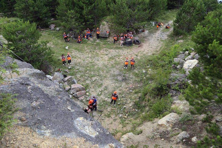Bolu'da AFAD gönüllüleri dağcılık ile hafif arama ve kurtarma eğitimi aldı G3