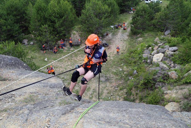 Bolu'da AFAD gönüllüleri dağcılık ile hafif arama ve kurtarma eğitimi aldı G5