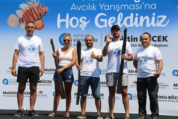 Antalya'da zıpkınla aslan balığı avlama yarışması düzenlendi G5